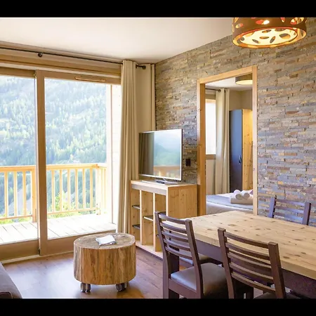 Appartement In With Ski-in Ski-out Access Tignes