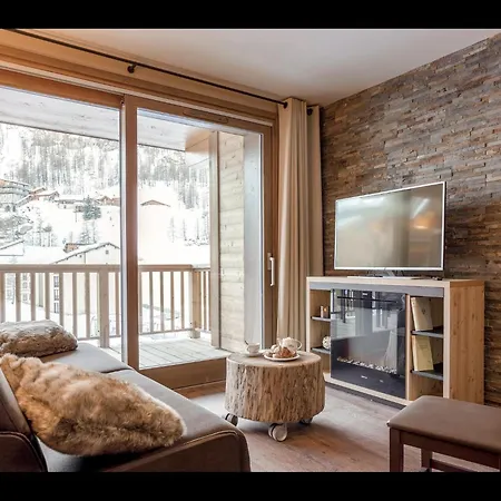 Appartement In With Ski-in Ski-out Access *